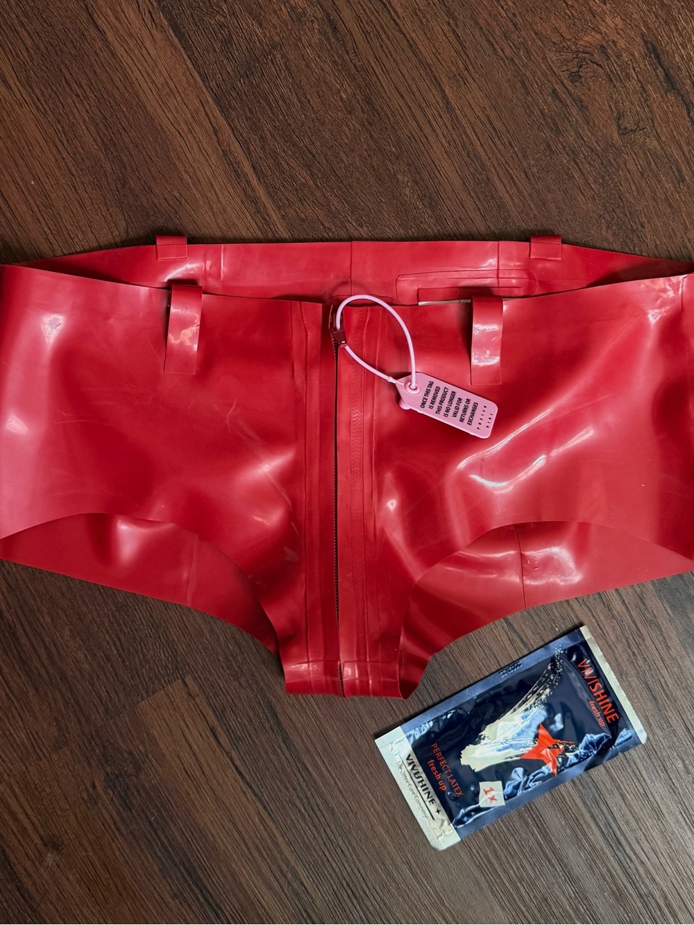 Poster Girl AGNES Red Glossy Latex Shorts